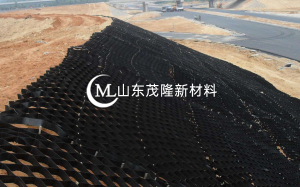 《京沪改扩建江苏段》土工格栅、土工格室施工