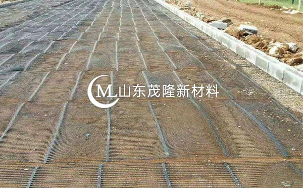 《三清高速》土工格栅、土工布施工