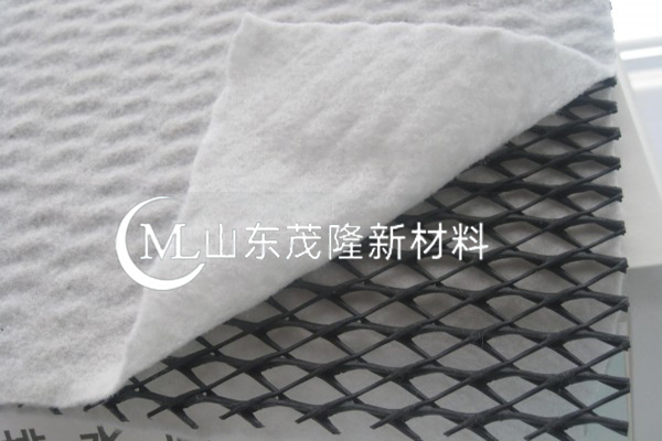 三维复合排水网的特性有哪些？