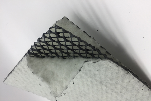 土工复合排水网在道路排水中的重要性