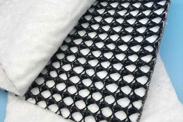 在废渣填埋场中复合排水网应该怎么施工呢？  第2张